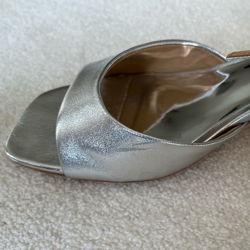 Badgley Mischka Silver Infinity II Leather Block Heel Sandals - Size 8-1/2M - Picture 12 of 16